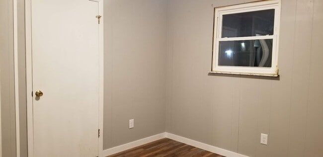 Building Photo - 60 Lorraine St