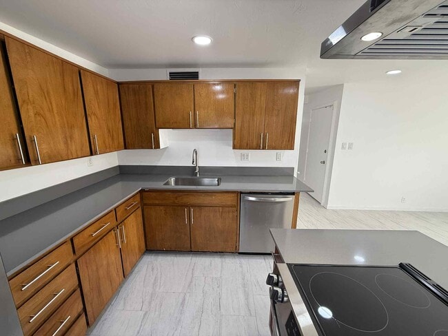 Building Photo - 8133 E 6th St