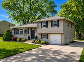 Building Photo - 500 NE 113th Ter