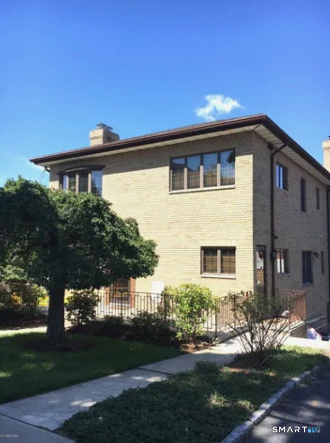 Building Photo - 94 New St