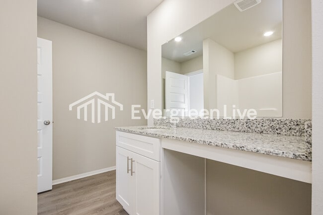 Building Photo - 6601 NW Kathleen St