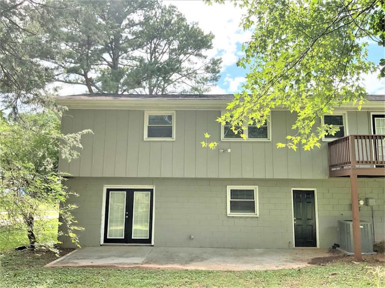 Building Photo - 1588 Hampshire Pl