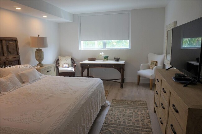 Building Photo - 210 Seaview Dr