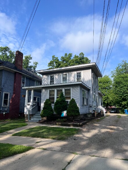 Primary Photo - 520 Oak St