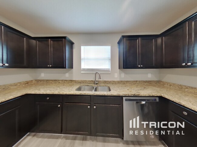 Building Photo - 77009 Birdseye Ct