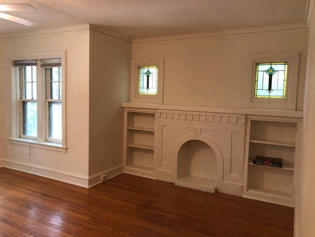 Building Photo - Lincoln Square 2 Bedroom