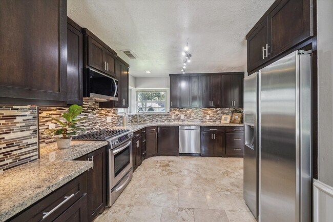 Building Photo - 1711 Chestnut Ridge Rd