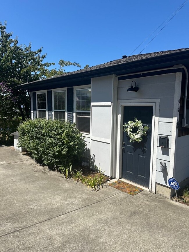 Primary Photo - Cozy Cottage for Rent!