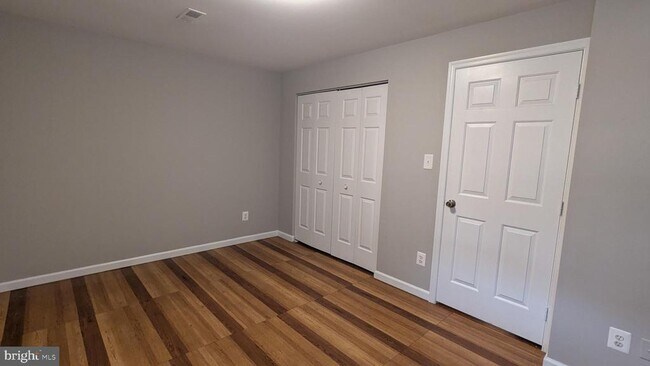 Building Photo - 1875 Tiger Lily Cir
