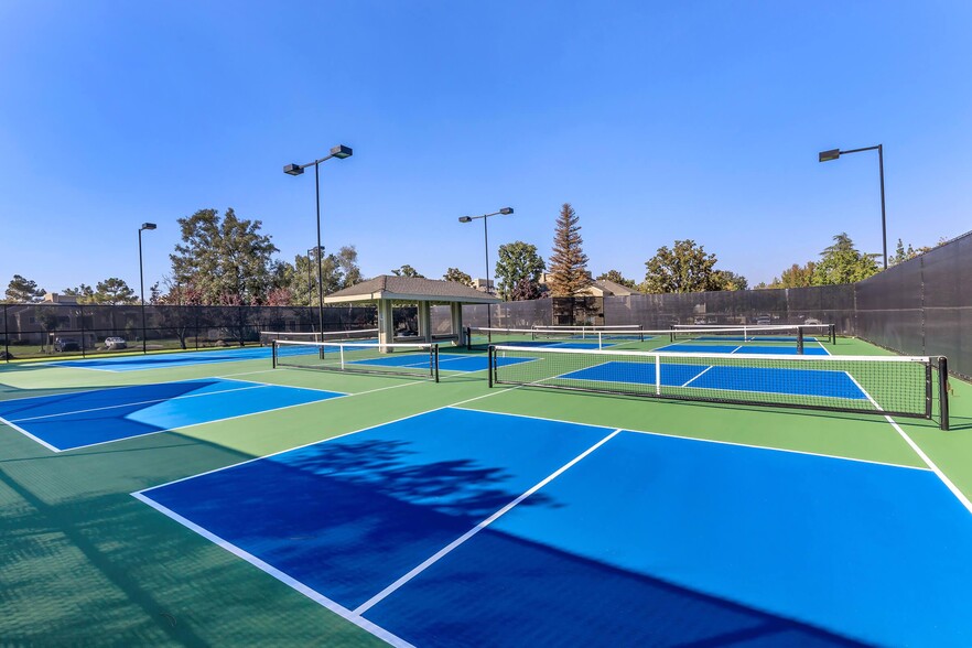 Tennis Courts - Cambridge Village Apartments