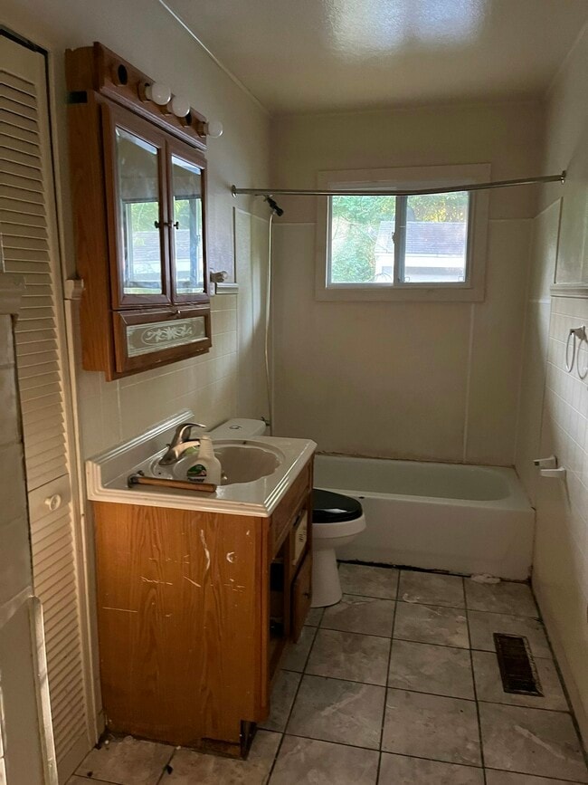 Building Photo - 1591 Azalea Dr