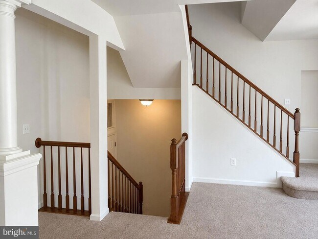 Building Photo - 17 Curving Branch Way