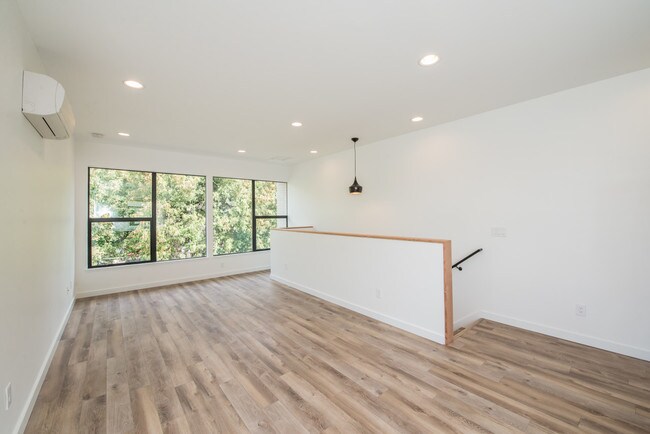 Building Photo - Atkinson Commons- Unit 1