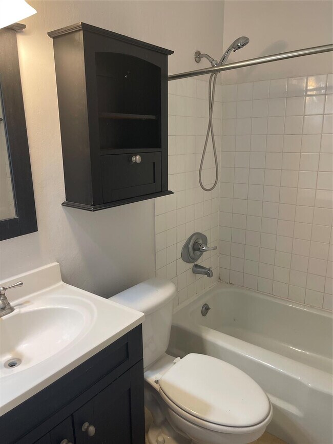 Building Photo - 4051 NE 13th Ave