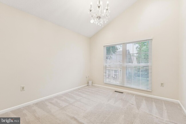 Building Photo - 507 Foxridge Dr SW