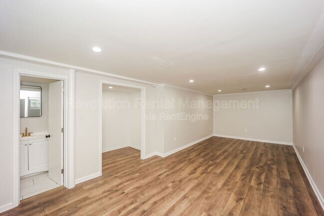 Building Photo - 3702 Chesapeake Way