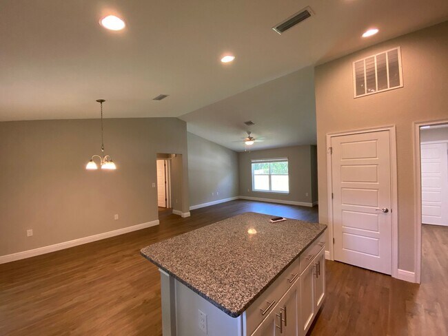 Building Photo - Beautiful home in Citrus Springs.