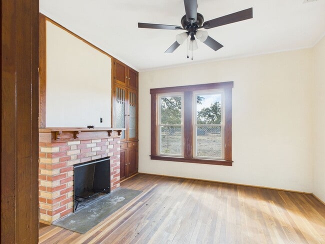 Building Photo - Beautiful Hill Country Farm House