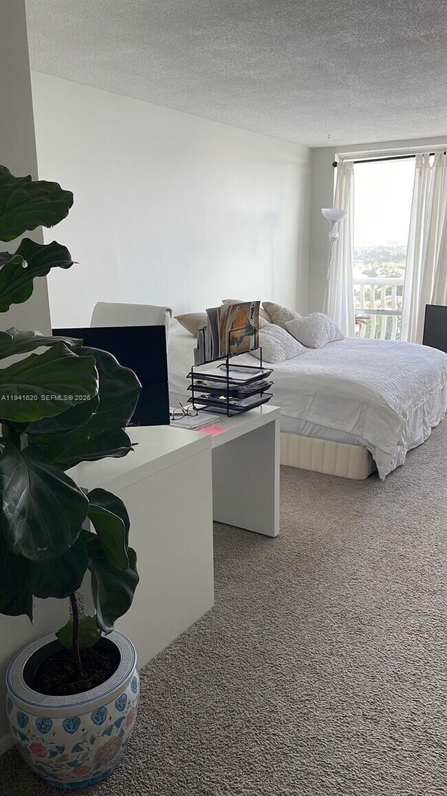 Building Photo - 4020 Galt Ocean Dr