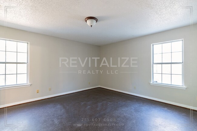 Building Photo - 3 Bed/2 Bath Home on Corner Lot!