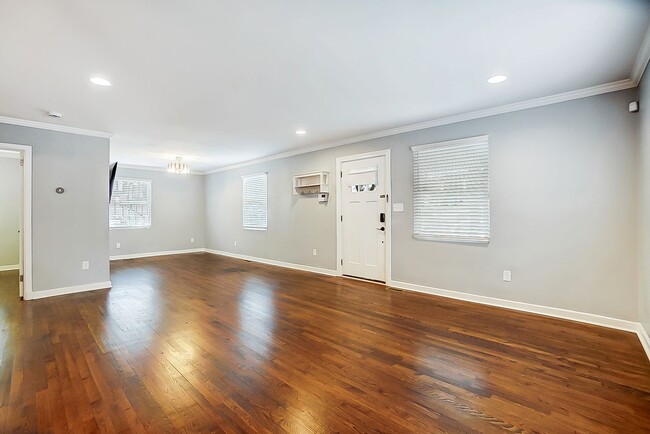 Building Photo - Beautiful Remodeled  Home in Historic Wilmore.