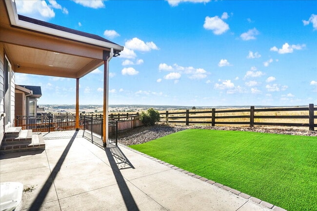 Building Photo - 7576 Oasis Dr