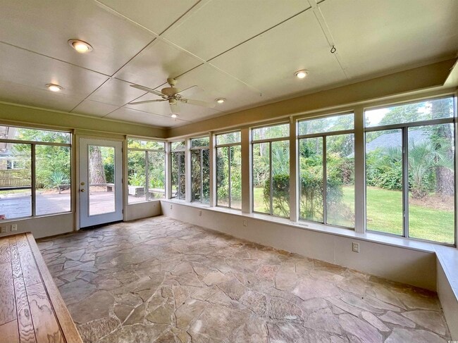 Building Photo - 219 Green Lake Dr