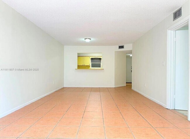 Building Photo - 1630 W 46th St