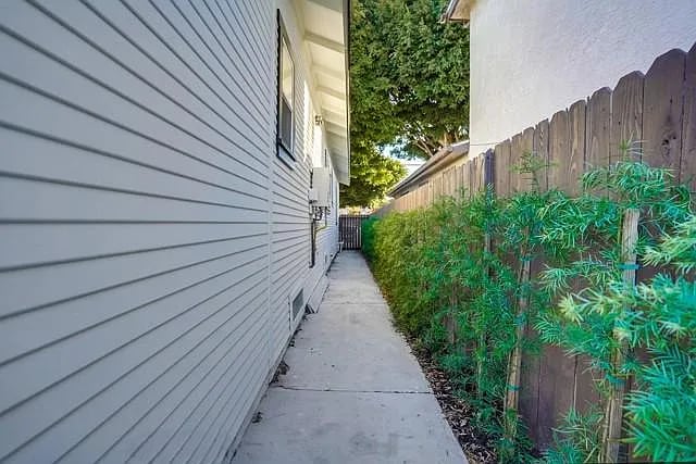 Building Photo - 356 W 15th St