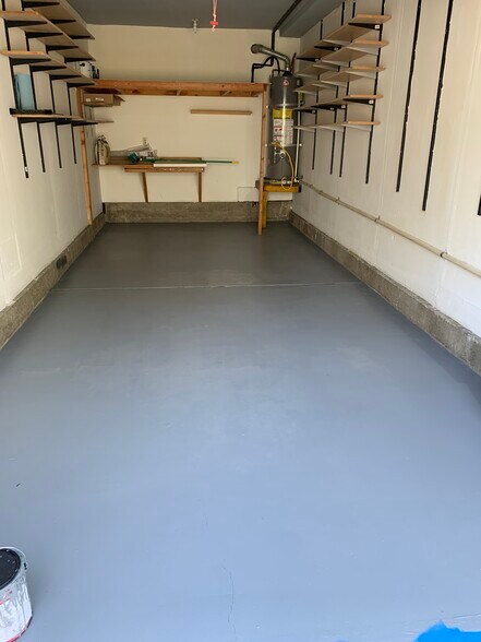 Garage - 1072 Maywood Ln