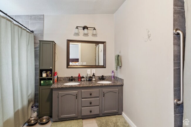 Building Photo - 4 Bedroom in Tremonton!