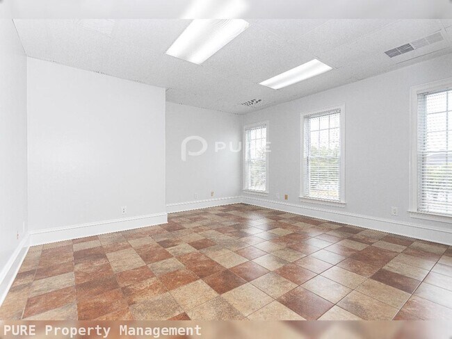 Building Photo - 7175 Jonesboro Rd