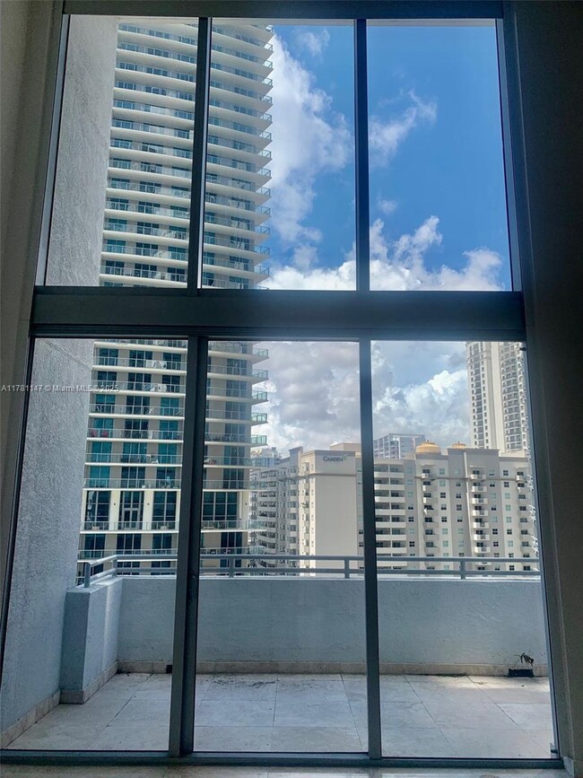 Building Photo - 1050 Brickell Ave