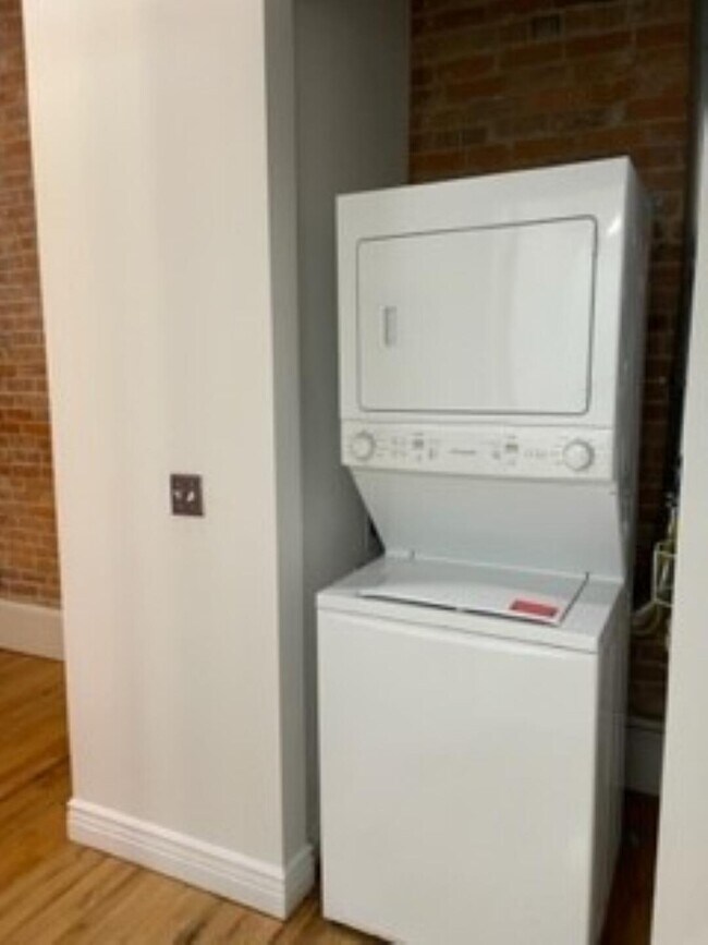 Building Photo - 208 W Michigan Ave