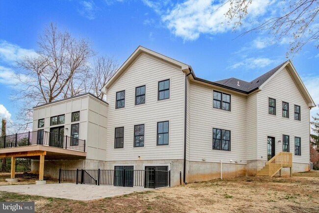 Building Photo - 35 Sycamore Pl