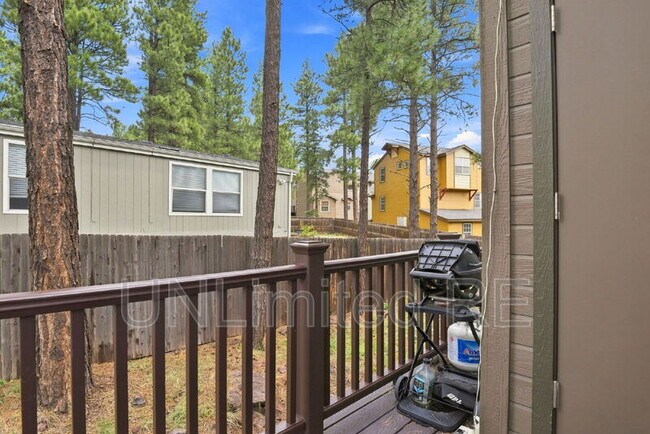 Building Photo - 2520 W Pikes Peak Dr