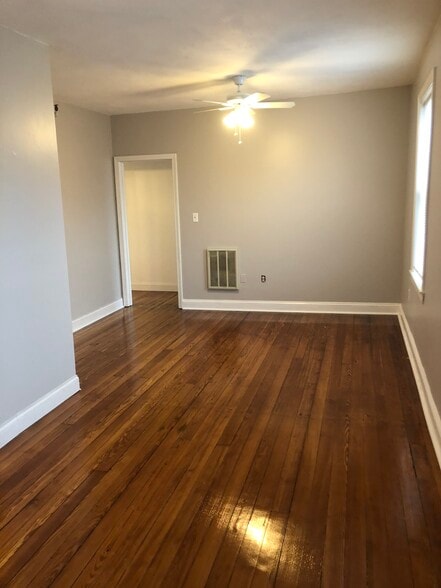 Building Photo - 4 Essex St