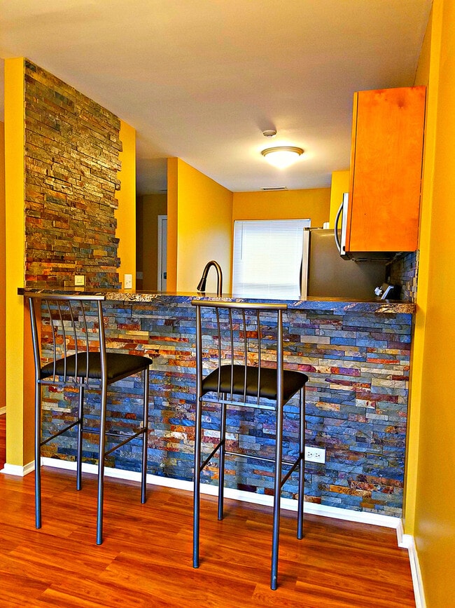 Building Photo - 5955 Meadow Dr