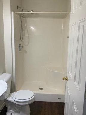 Building Photo - Huge 4 Bedroom 2 bath House with Garage