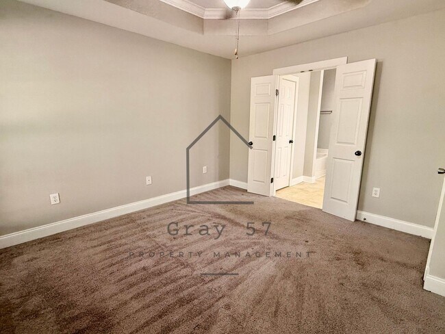 Building Photo - 2 bed, 2 bath townhome in Hoover