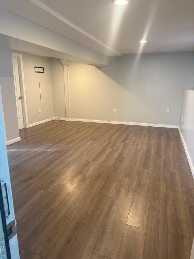 Building Photo - 1029 Commack Rd