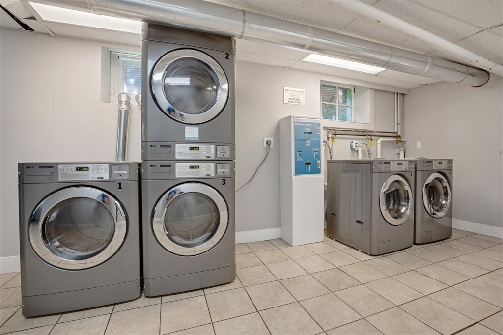 Building Photo - 165 Winthrop Rd