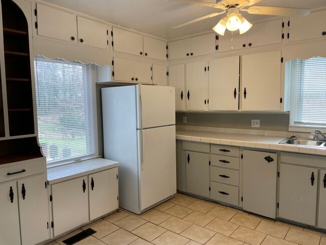 Building Photo - Three Bedroom Home in Gastonia