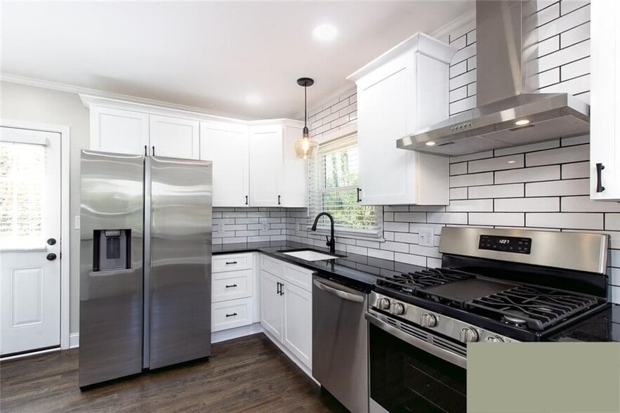 Building Photo - 626 Burbank Cir