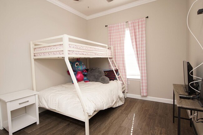 Building Photo - Great Location in Fort Walton Beach Near Bases and Hospital.