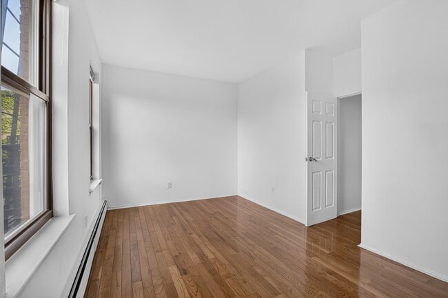Building Photo - 540 Bramhall Ave