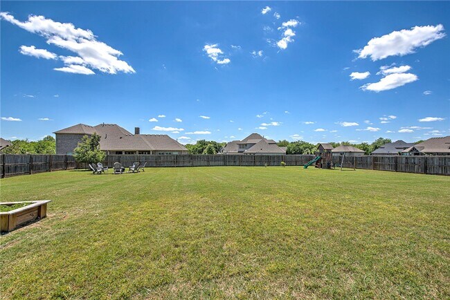Building Photo - 1007 Bendelow Dr