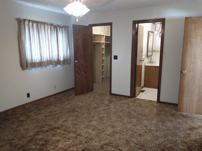 Building Photo - 155 N Kill Rd