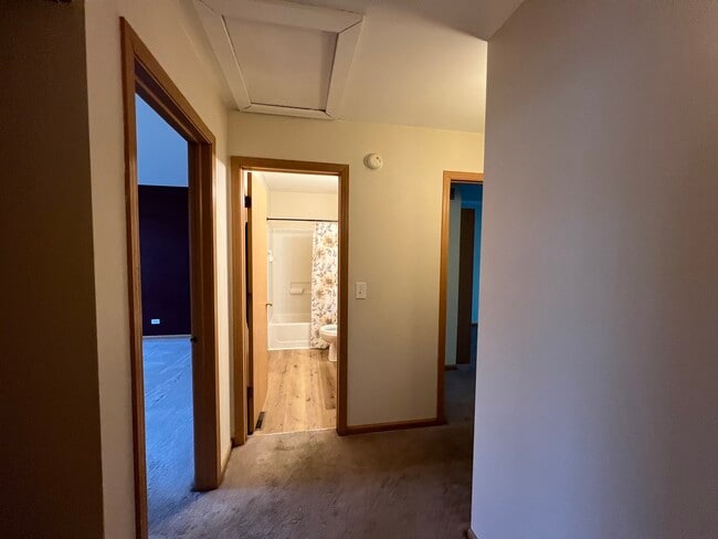 Building Photo - 1645 Victoria Park Cir