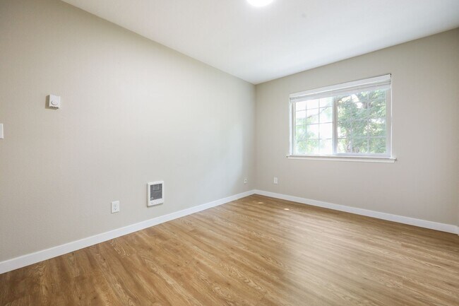 Building Photo - 117 SE 129th Ave